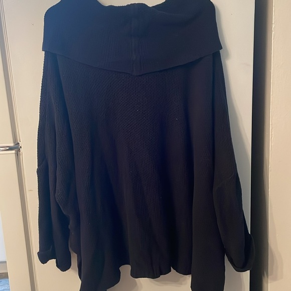 Express Women’s Oversized thick neck Black Sweater - Picture 5 of 5